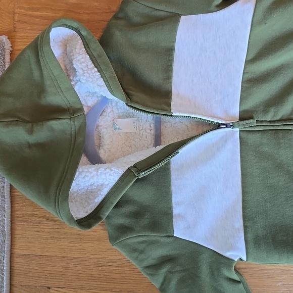 THEREABOUTS BOYS GREEN AND WHITE HOODED COAT JACKET FAUX FUR SIZE MEDIUM 10/12 - Picture 2 of 9